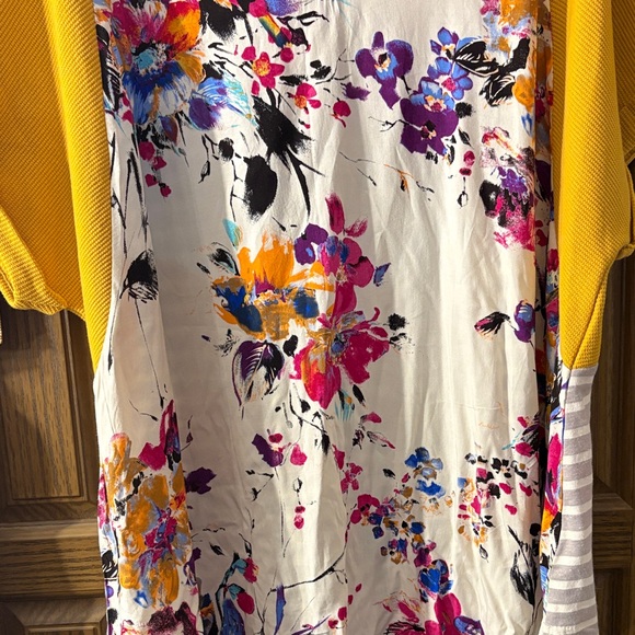 Umgee Floral V-Neck Blouse with Yellow Sleeves - Picture 7 of 7